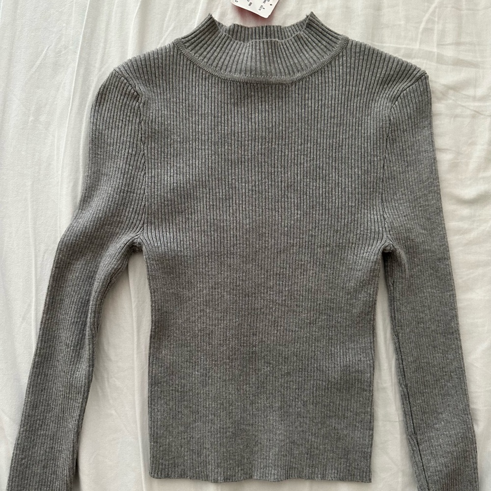 Forever 21 turtle neck long sleeve size S
